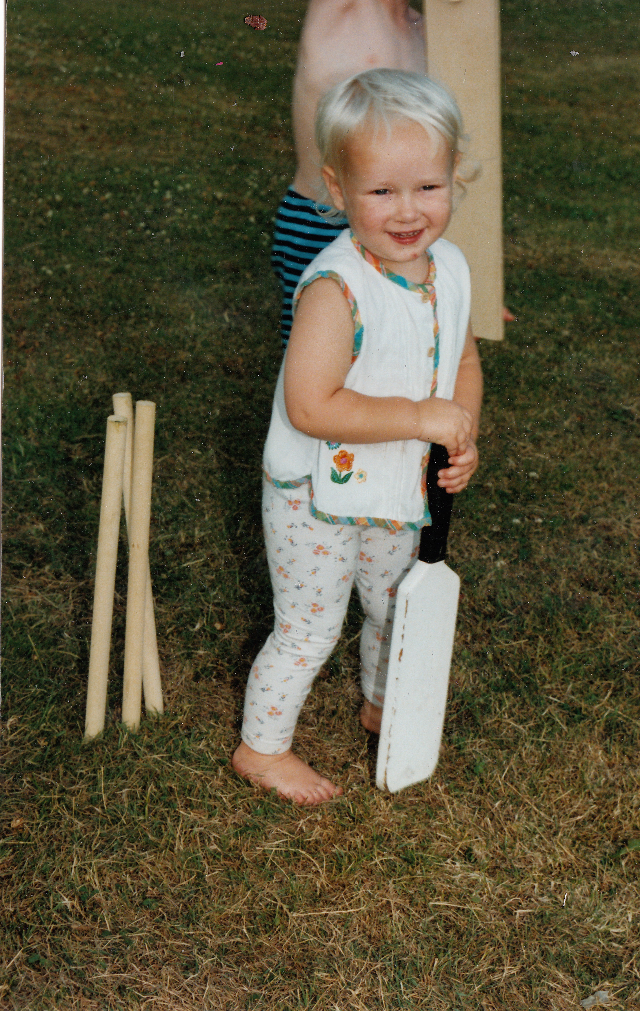 2002jul02 tansy with little cricket bat